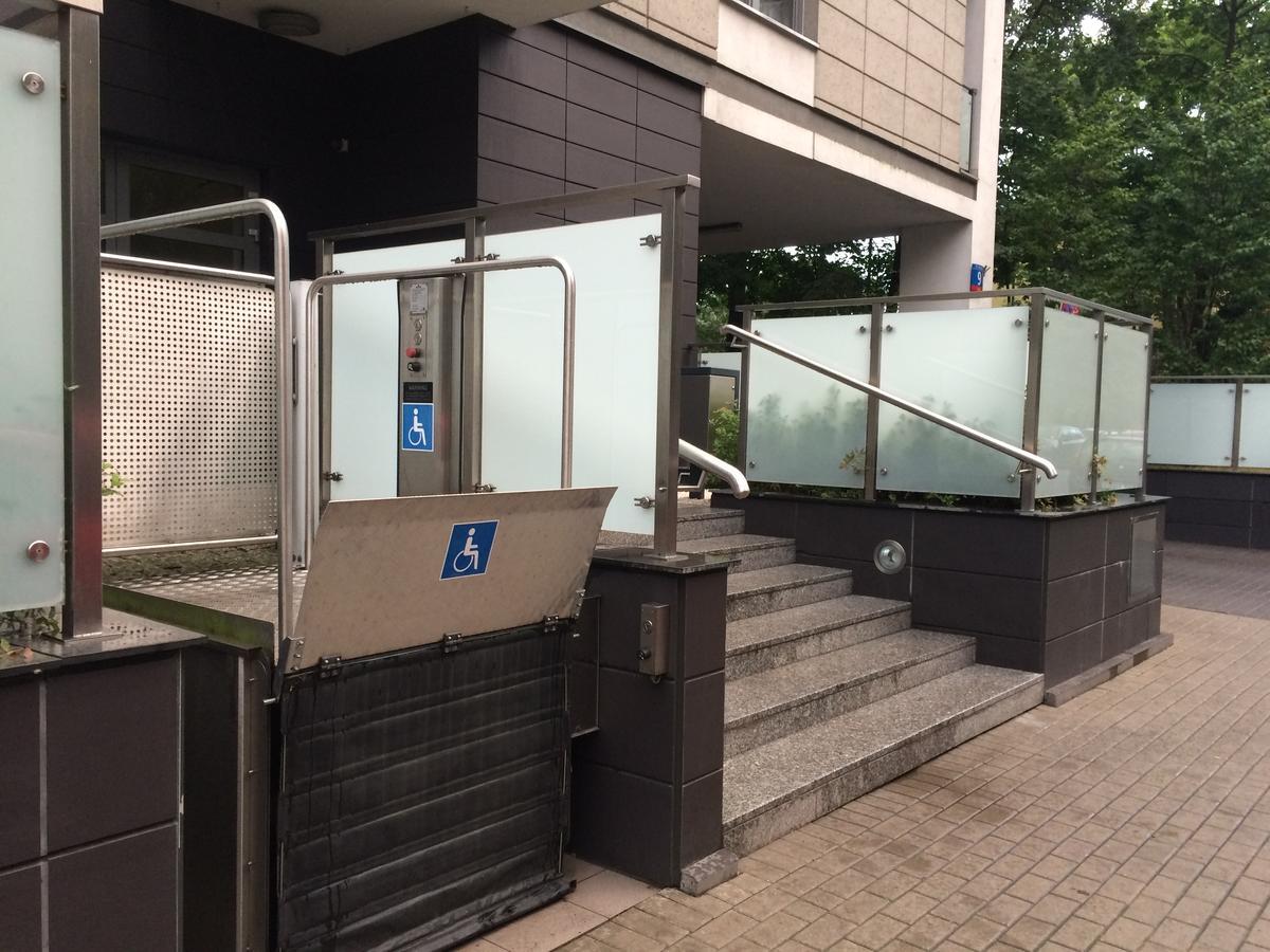 P&O Serviced Apartments Fabryczna ワルシャワ エクステリア 写真