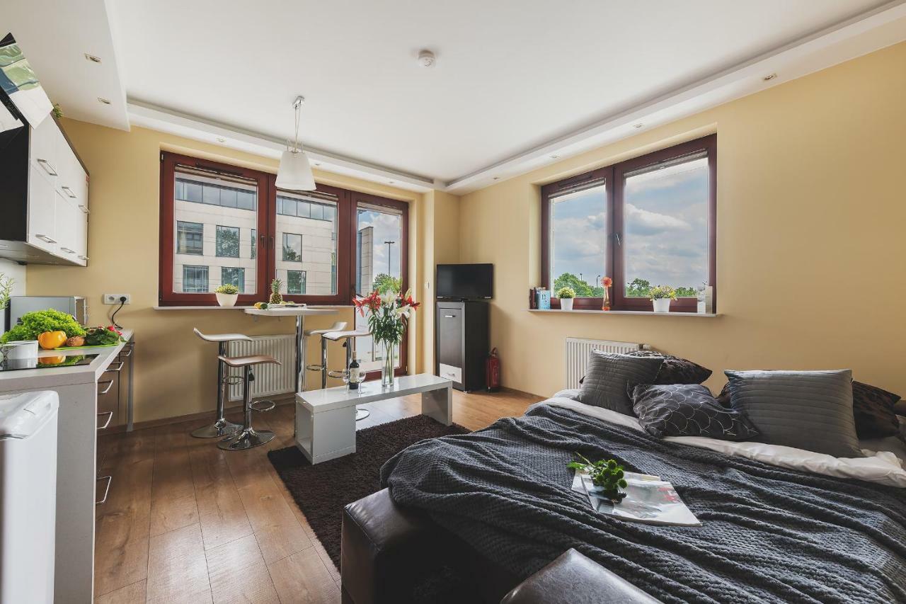 P&O Serviced Apartments Fabryczna ワルシャワ エクステリア 写真